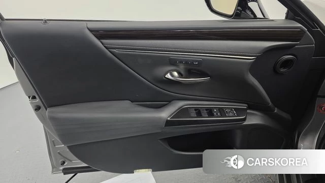 Lexus ES300h 7th generation id 5013899 из Кореи 16