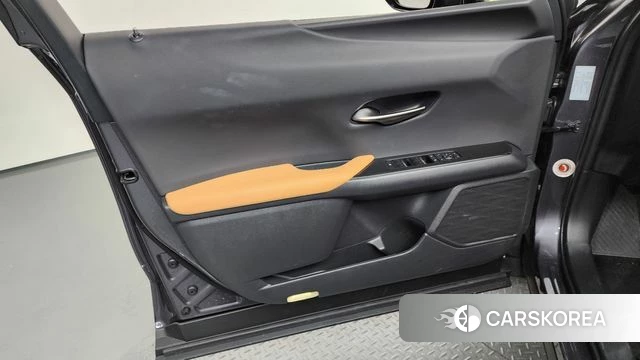 Lexus UX300h id 4714992 из Кореи 16