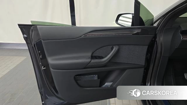 Tesla Model X id 4995238 из Кореи 16