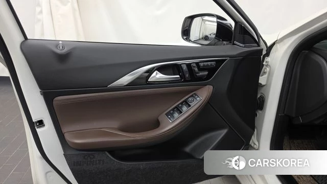Infiniti Q30 id 4865117 из Кореи 16