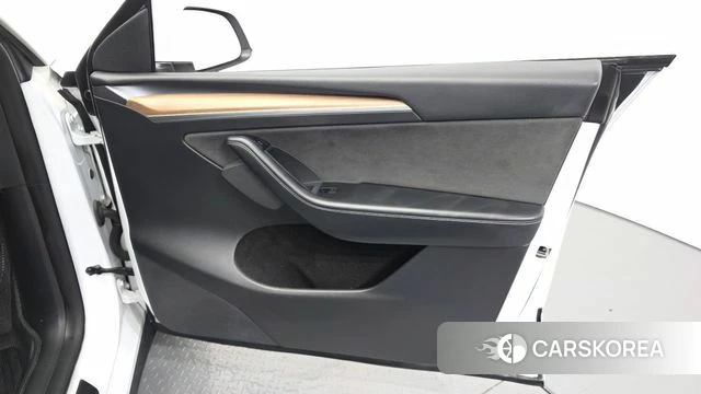 Tesla Model Y id 4975993 из Кореи 16