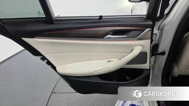 BMW 5 Series (G30) id 4992767 из Кореи 17