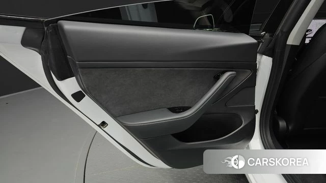 Tesla Model 3 id 4872894 из Кореи 17