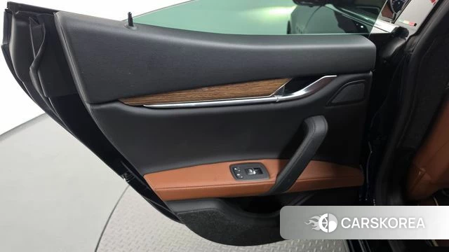 Maserati Ghibli id 5035354 из Кореи 17