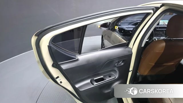 Toyota Prius C id 4952866 из Кореи 17