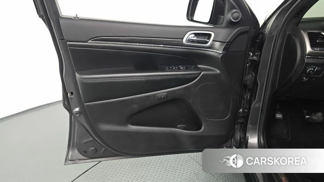 Jeep Grand Cherokee id 4918416 из Кореи 17