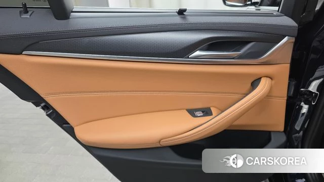 BMW 5 Series (G30) id 4958105 из Кореи 17