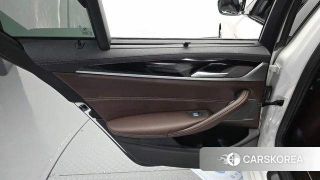 BMW 5 Series (G30) id 4996261 из Кореи 17