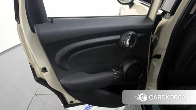 Mini Cooper D id 5023783 из Кореи 17