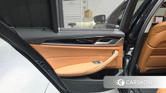 BMW 5 Series (G30) id 5027806 из Кореи 17