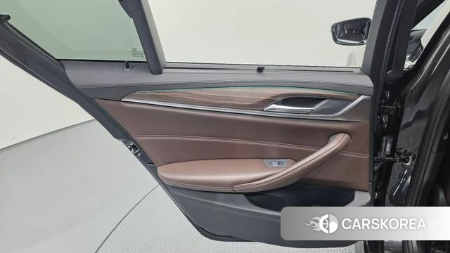 BMW 5 Series (G30) id 5028810 из Кореи 17