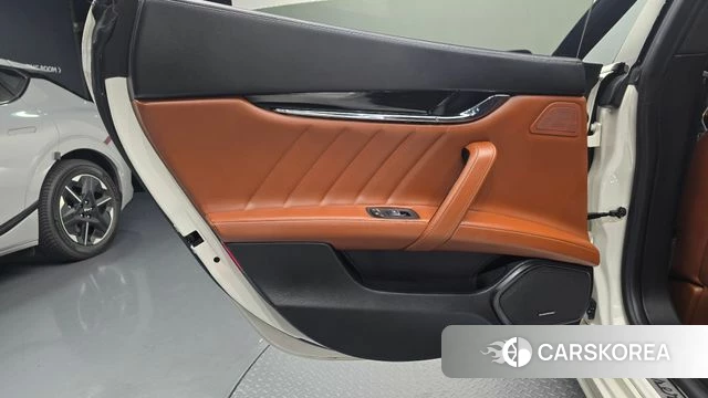 Maserati Quattroporte id 4952570 из Кореи 17