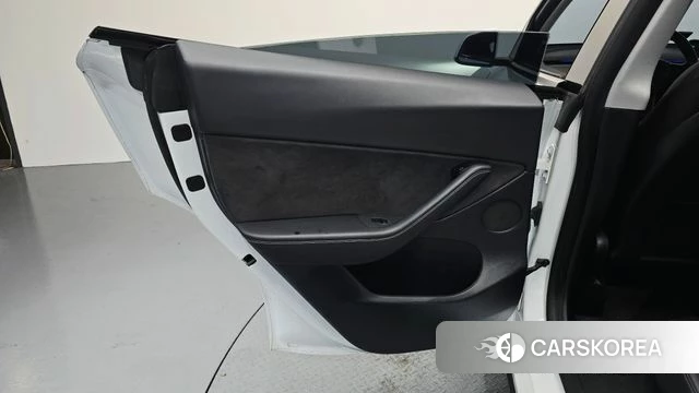 Tesla Model Y id 4683379 из Кореи 17