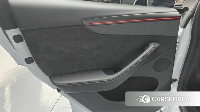 Tesla Model Y id 4940792 из Кореи 17