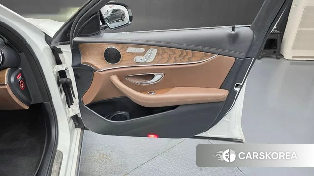 Mercedes-Benz E-Class W213 id 4917741 из Кореи 17