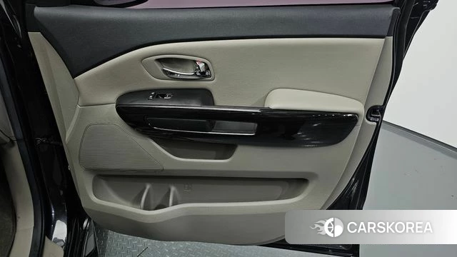 Kia The New Carnival id 4988121 из Кореи 17