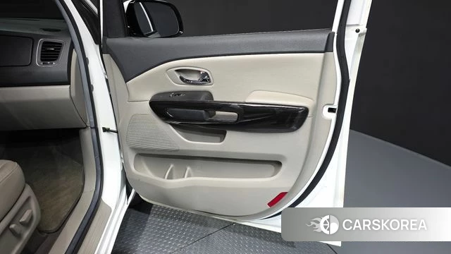 Kia The New Carnival id 5035938 из Кореи 17