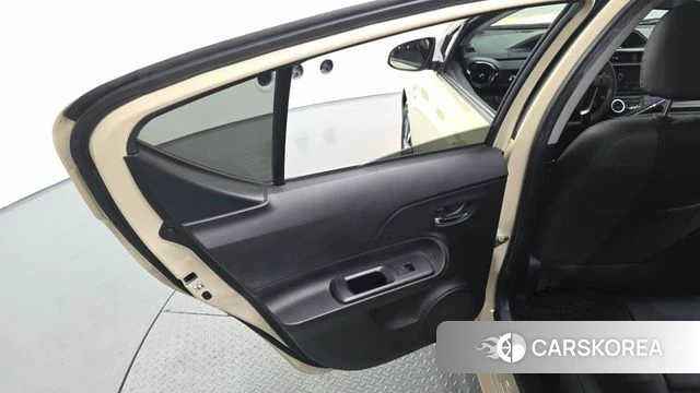 Toyota Prius C id 4988419 из Кореи 17