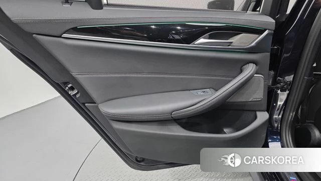BMW 5 Series (G30) id 4951116 из Кореи 17