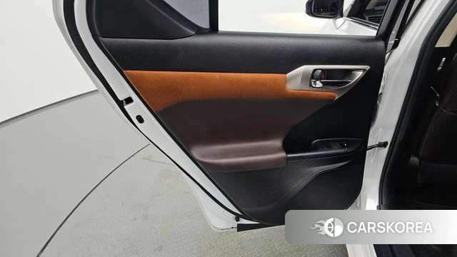 Lexus CT200h id 5018834 из Кореи 17