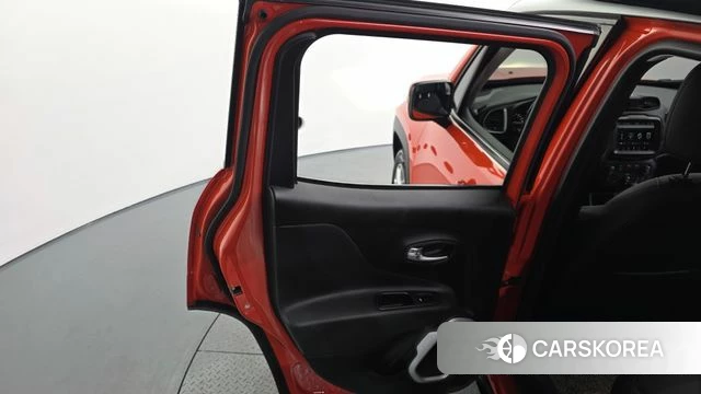Jeep Renegade id 4993536 из Кореи 17