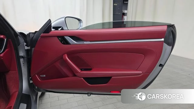 Porsche 911(992) id 4930069 из Кореи 17