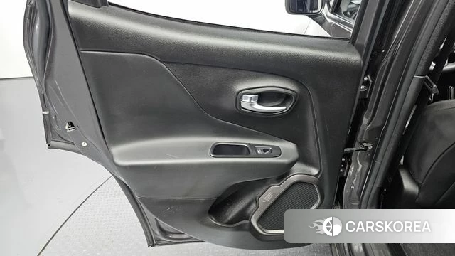 Jeep Renegade id 5023755 из Кореи 17