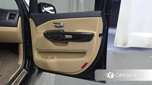 Kia The New Carnival id 5048091 из Кореи 17