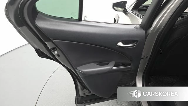 Lexus UX250h id 5013083 из Кореи 17