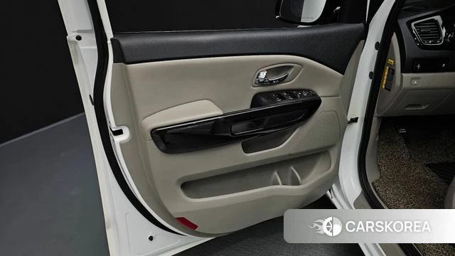 Kia The New Carnival id 4998745 из Кореи 17