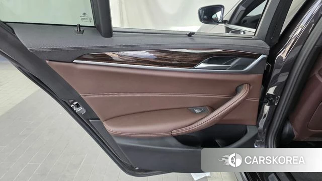 BMW 5 Series (G30) id 5034221 из Кореи 17
