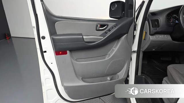 Hyundai The New Grand Starex id 4937458 из Кореи 17