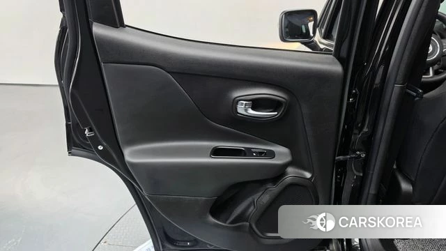 Jeep Renegade id 4975951 из Кореи 17