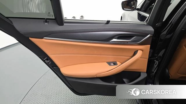 BMW 5 Series (G30) id 5040160 из Кореи 17