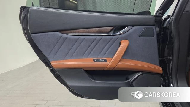 Maserati Quattroporte id 4895685 из Кореи 17