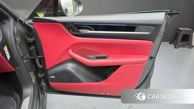 Porsche Makan EV id 4921180 из Кореи 17