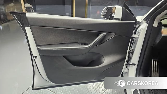 Tesla Model Y id 4750464 из Кореи 17