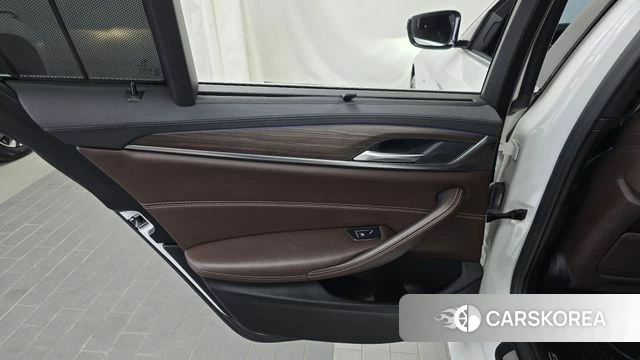 BMW 5 Series (G30) id 4978361 из Кореи 17