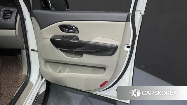 Kia The New Carnival id 4960112 из Кореи 17