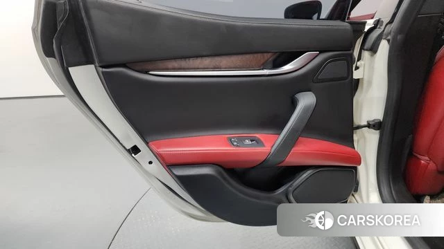 Maserati Ghibli id 4918989 из Кореи 17