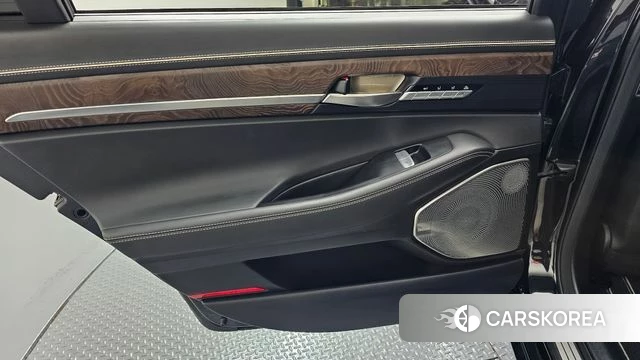 Genesis G90 id 4988044 из Кореи 17