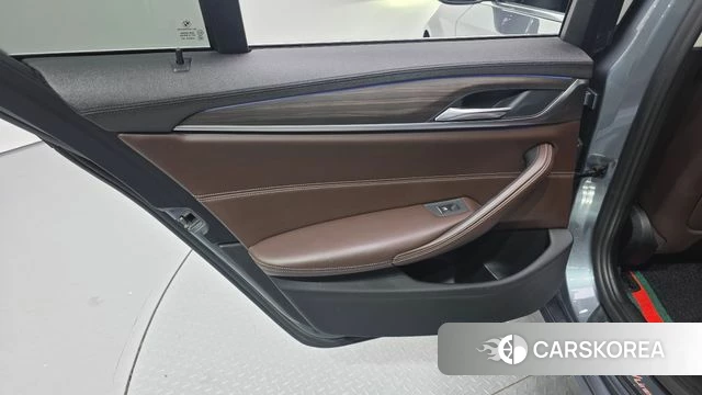 BMW 5 Series (G30) id 5019007 из Кореи 17