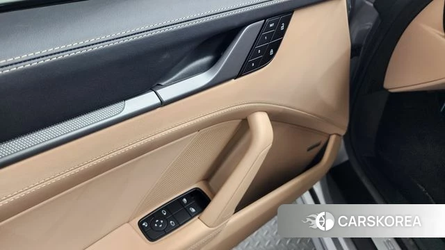 Porsche 911(992) id 4792105 из Кореи 17