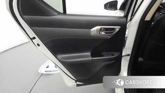 Lexus CT200h id 4944349 из Кореи 17