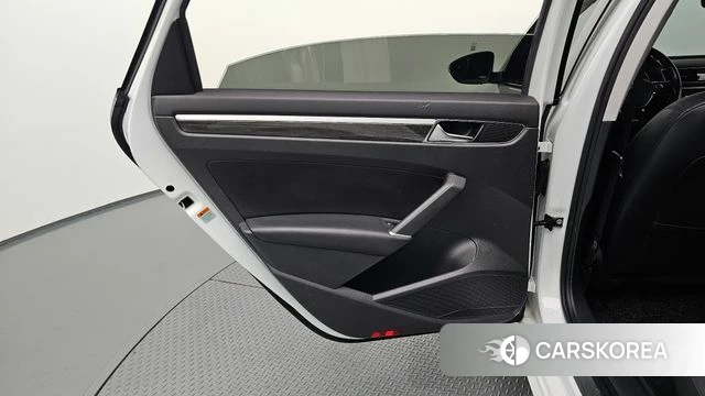 Volkswagen The New Passat id 5029327 из Кореи 17