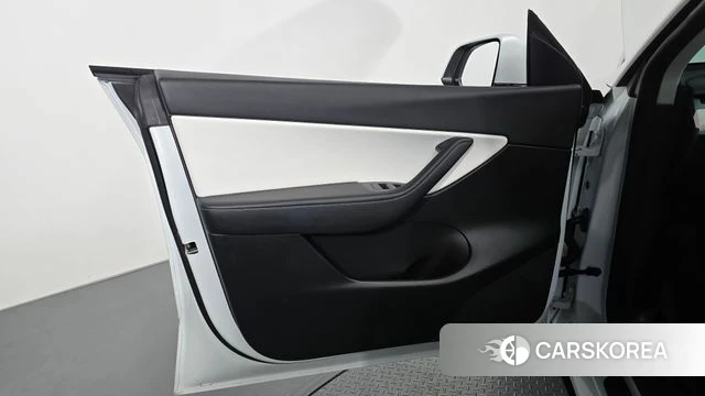 Tesla Model Y id 4935932 из Кореи 17