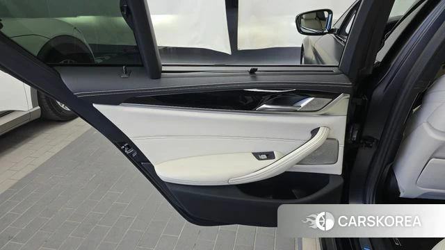 BMW 5 Series (G30) id 4987343 из Кореи 17