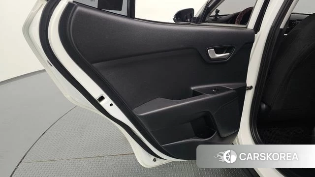 Kia Stonic id 5035105 из Кореи 17