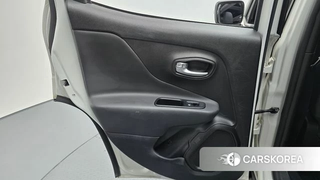 Jeep Renegade id 4992688 из Кореи 17