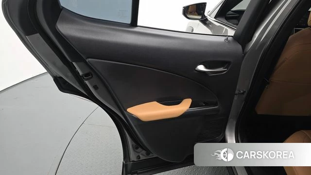 Lexus UX250h id 5033686 из Кореи 17